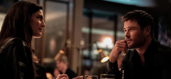 Cesta zlo�inu je nad�tandardn�m ��nrov�m z�rezom, ktor� nestavia na bombastickosti, ale na charakteroch