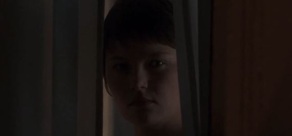 Hystéria predstavuje ponurý, komorný konšpiračný thriller, ktorý v sebe spája filmárske zákulisie a imigrantskú krízu v Európe