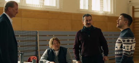 Napriek výhradám je 6 gramov v niečom netradičný letný český film. Klame trailerom a ukazuje, že sa dá vybočiť z bežných koľají