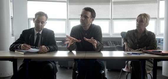 Opustený je výrazne nadpriemerný film vyvolávajúci mnoho emócií aj tém na diskusiu