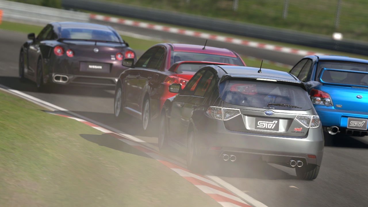 Gran Turismo 5 Tvárou GT5 je SLS AMG, ale motorom Nissan GT-R (vo vedení).