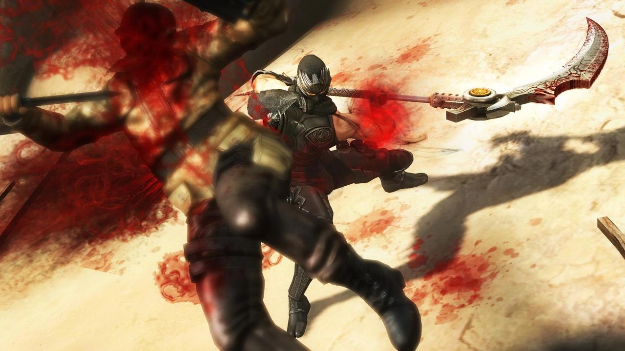 Ninja Gaiden 3 Na rozdiel od inch vec je krvi v hre dostatok.