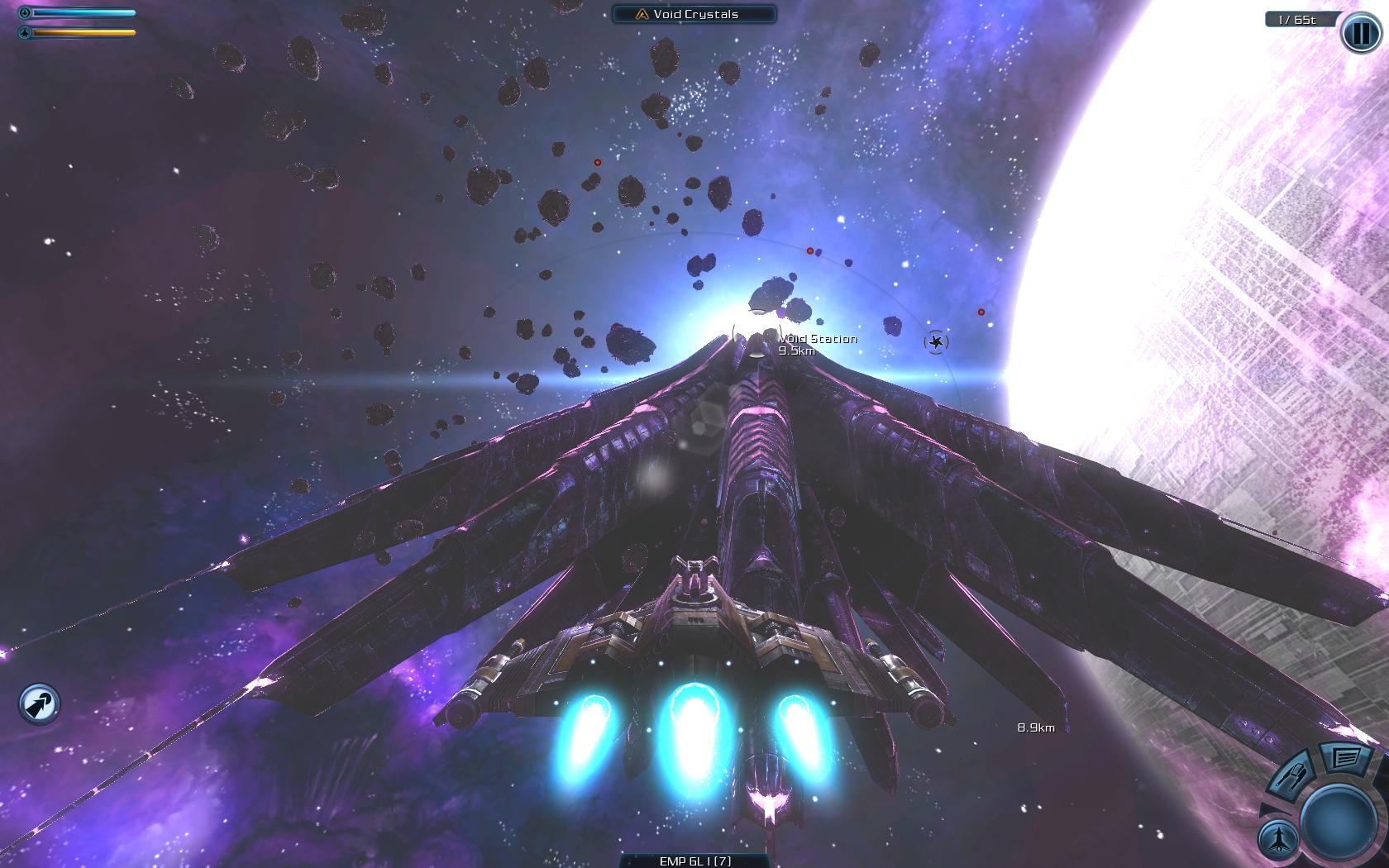 Galaxy on Fire 2 Full HD Základňa kľúčového nepriateľa má fialový éterický nádych.