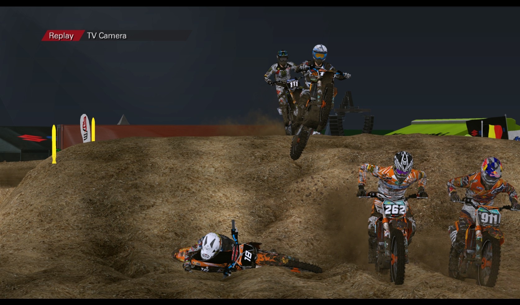 MXGP: The Official Motocross Videogame Aj po hodinách hrania vás vedia zradné zákruty prekvapiť.