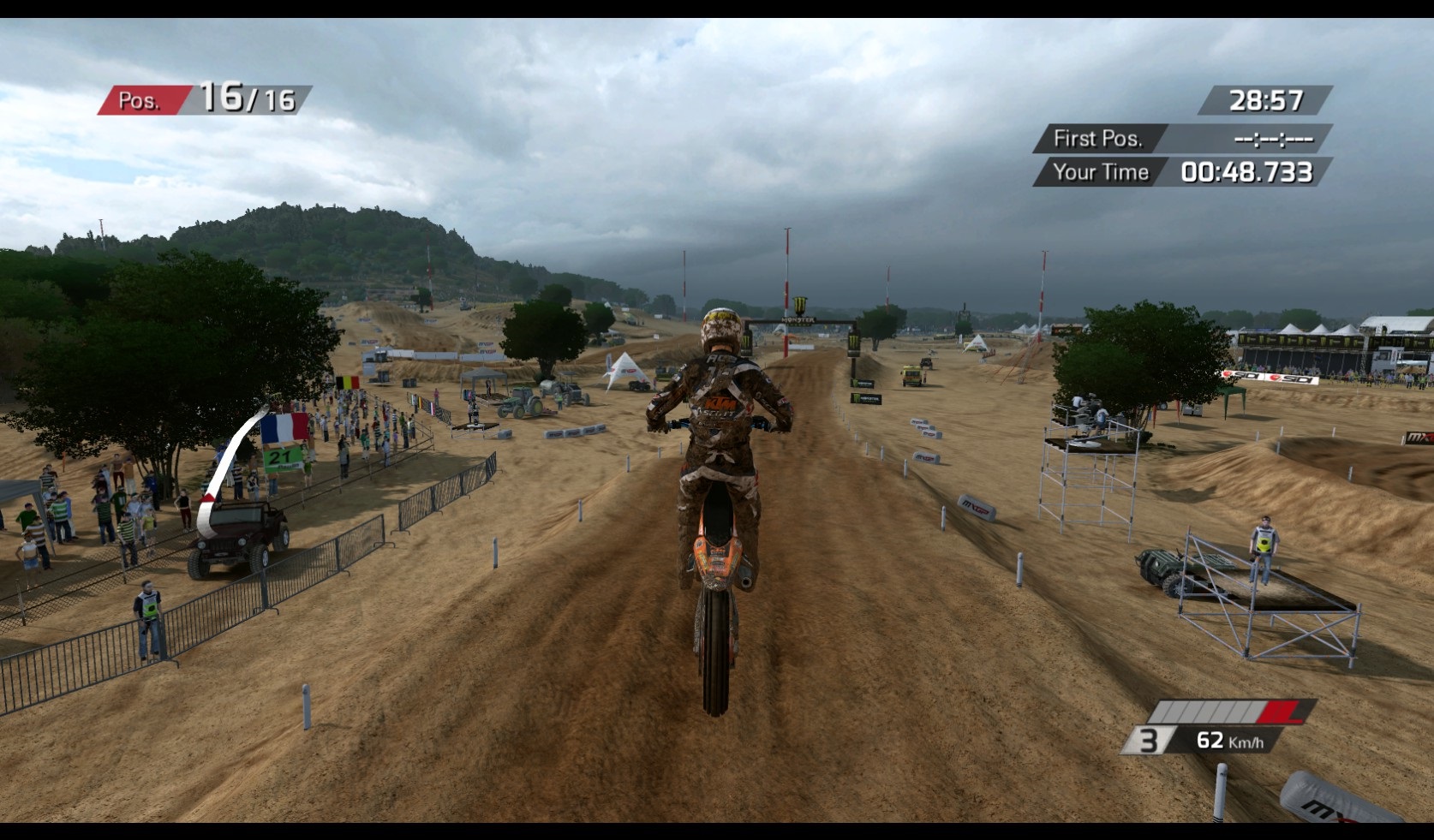 MXGP: The Official Motocross Videogame Môžete vyletieť vysoko, ale aj dopadnúť tvrdo na zem.