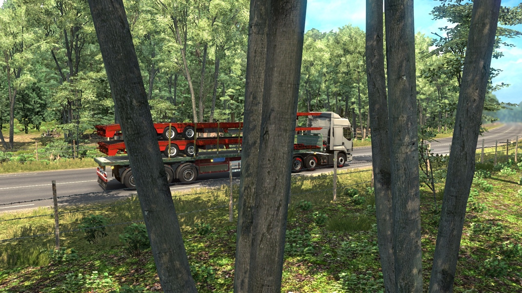 Euro Truck Simulator 2: Vive La France! Nechýbajú ani lesy, a to sme sa driapali aj po zablatených cestách do fariem.