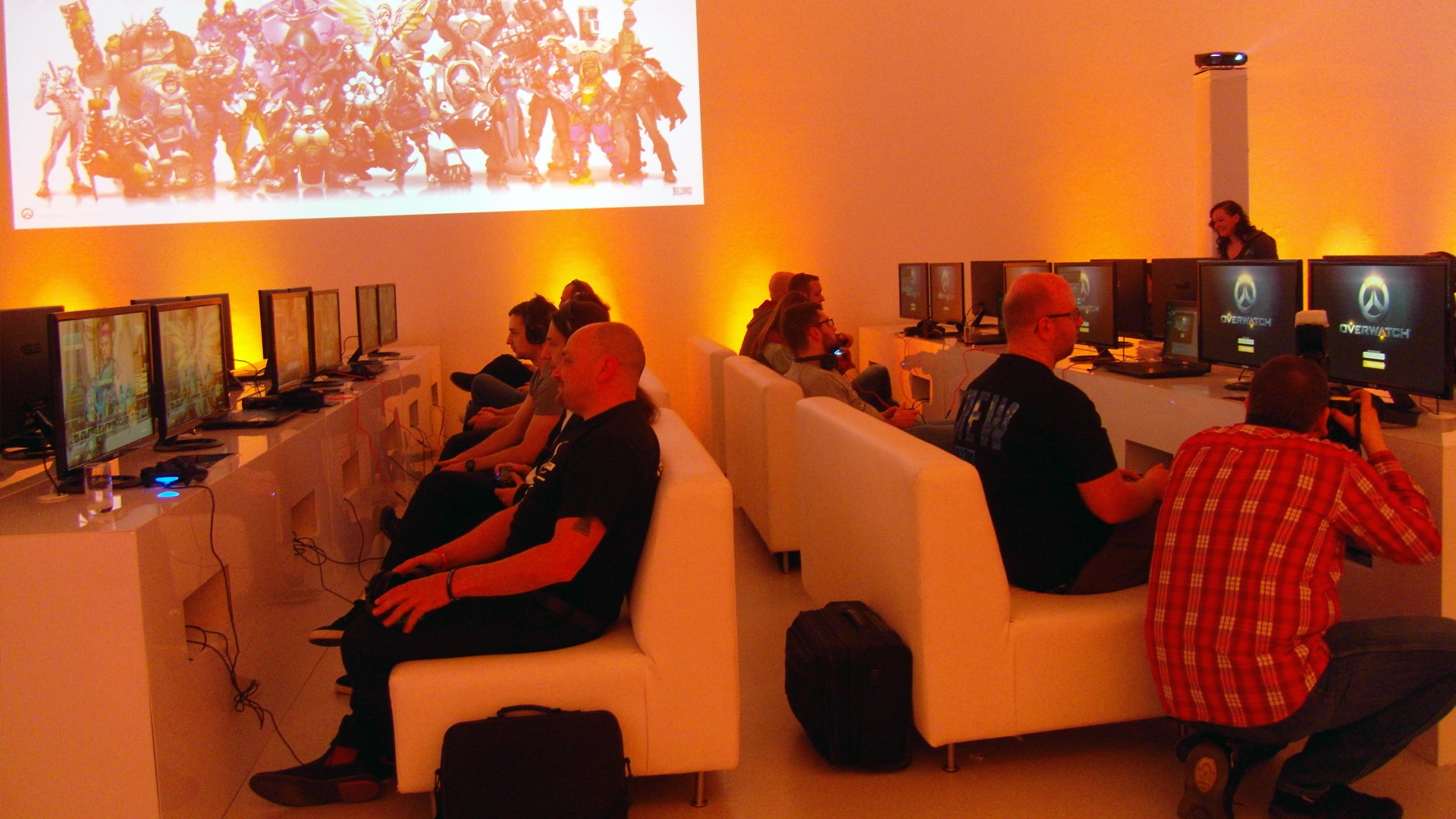 Ako sa hrá Overwatch na konzole? Akcie sa zúčastnili redaktori z rôznych kútov Európy.