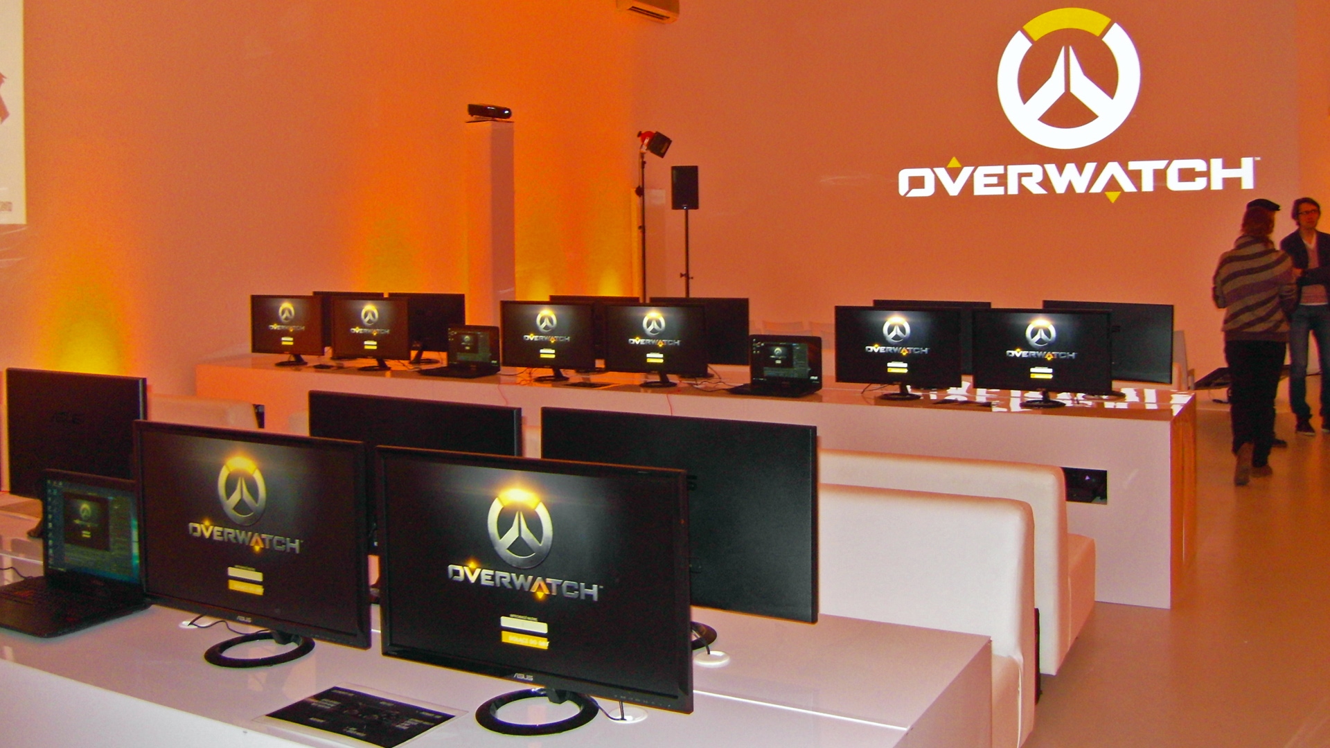 Ako sa hrá Overwatch na konzole? Na evente bolo pripravených niekoľko PS4iek.
