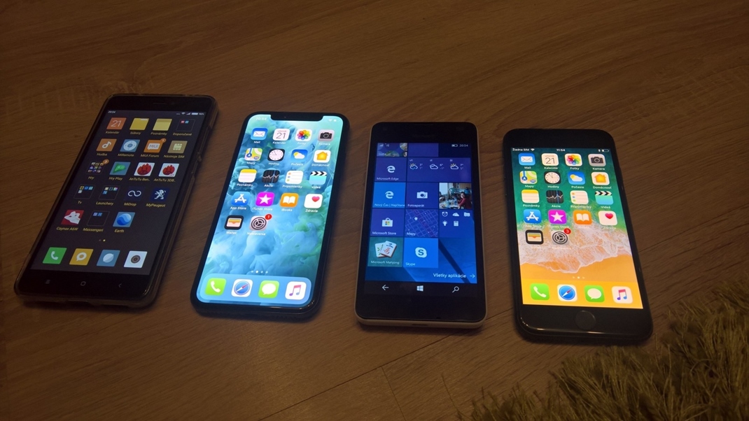 iPhone X - test Ak nemáte radi veľké mobily, iPhone X bude stále v rozumnej veľkosti.
