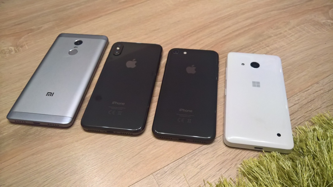 iPhone X - test Veľkosťou je iPhone X v ideálnych rozmeroch.