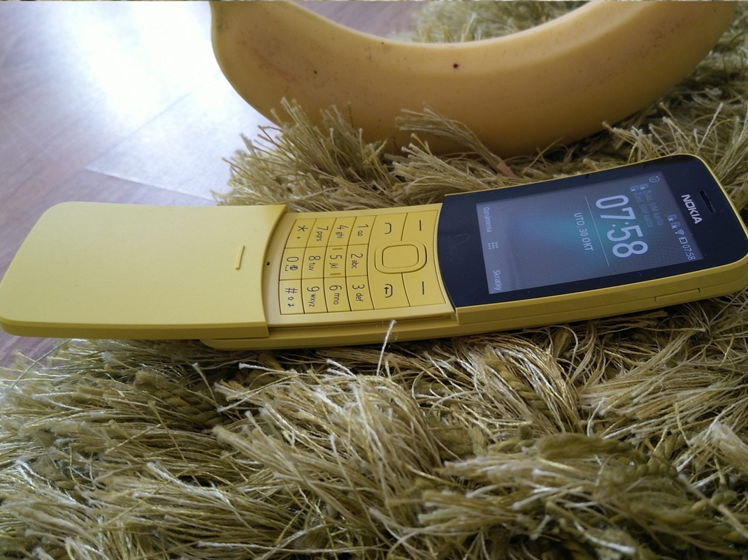 Nokia 8110 4G - banana phone