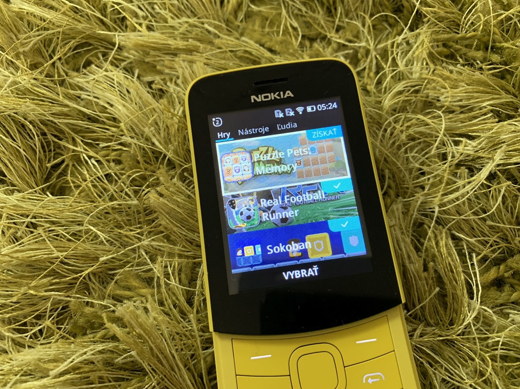 Nokia 8110 4G - banana phone Store systmu ponka 15 hier a stiahnutie aplikcie pre Twitter a poasie.