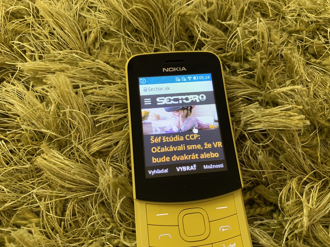 Nokia 8110 4G - banana phone Mobil vie zobrazi aj web, aj ke v plnom mini rozlen a pre pln zobrazenie ho muste zoomova.