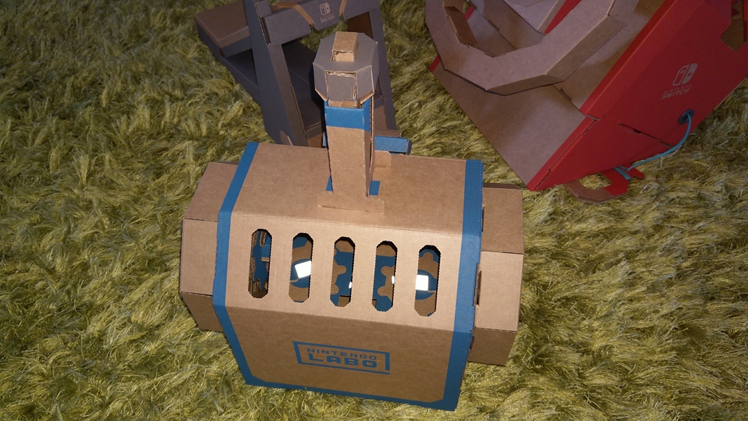 Nintendo Labo - Vehicle Kit Ponorkov ovlda je pln ozubench kolies.