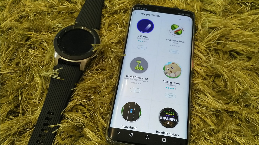 Samsung Galaxy Watch  Do hodiniek si mete nahra aj mal hry, vinou omrzia po chvli a radej budete hra na mobile.