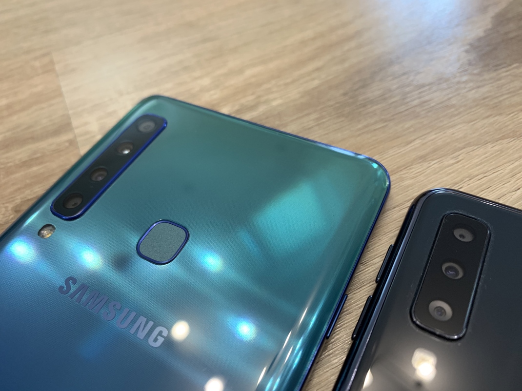 Samsung Galaxy A9  Celkov vyhotovenie A9 je prmiov a aj zadn strana m prjemn textru povrchu.