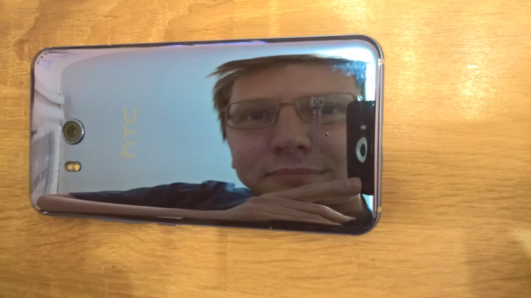HTC U11  Svetl zadn kryty pri U11 s ako zrkadlo. 