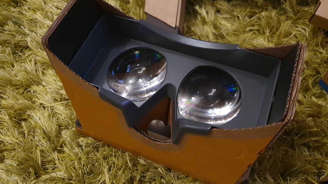 Nintendo Labo VR kit Samotn okuliare s kartnov bez chytu, muste si ich dra.