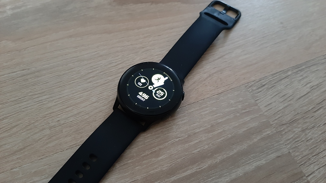 Samsung Galaxy Watch Active V iernej s AMOLED displejom vyzeraj vemi dobre