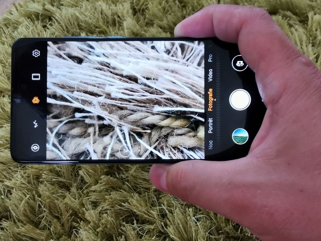 Huawei P30 - men, ale psobiv Foto aplikcia je kvalitn, ale chba jej monos 16:9 fotografi, zklad je 4:3.
