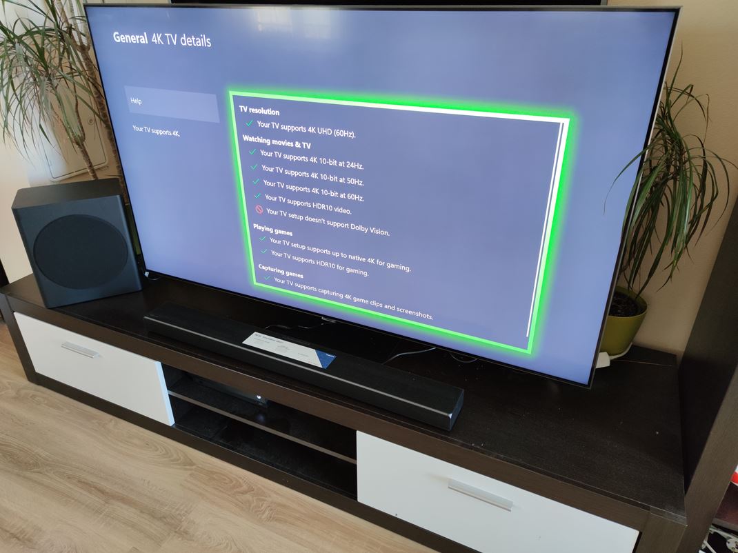 Samsung QLED QE65Q80T  - TV pripravený pre Xbox Series X a PS5 Xbox One X pekne zadeteguje prakticky plnú podporu, až na Dolby Vision