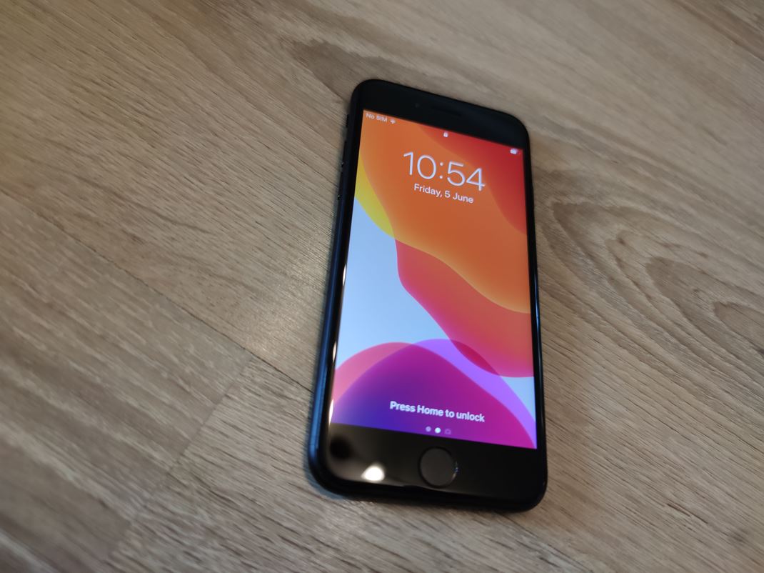 iPhone SE 2020 Tlaidlo so senzorom odtlakov prstov je sp