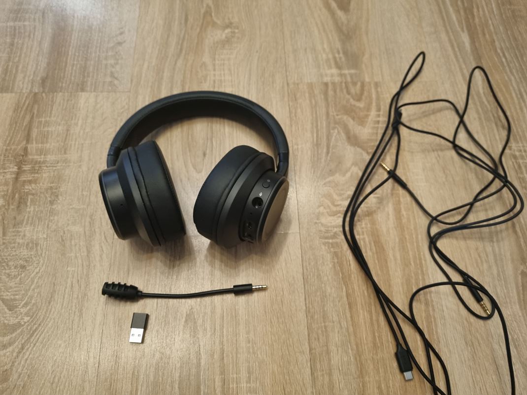 Creative SXFI GAMER Headset prichádza ako s USB, tak aj 3,5 mm káblom.
