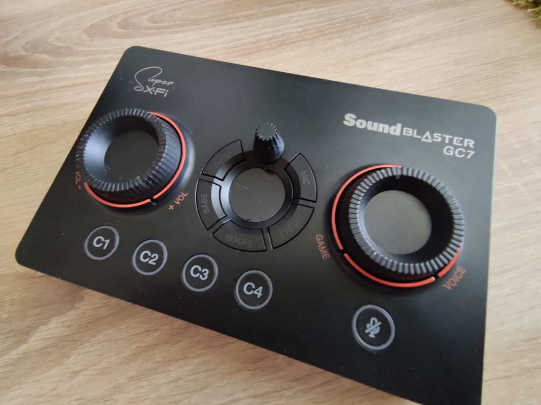 Sound Blaster GC7 Je to viac-menej malý mixpult so vstavanou zvukovou kartou.