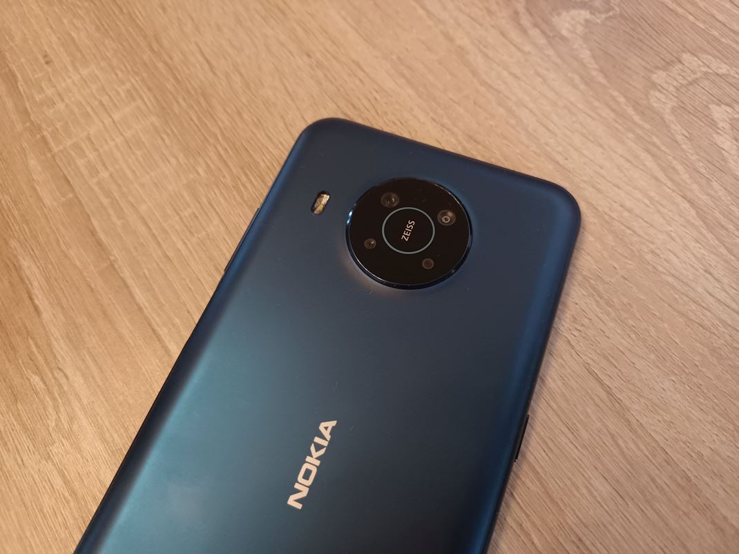 Nokia X20 Dizajnovo je v modrej pekn.
