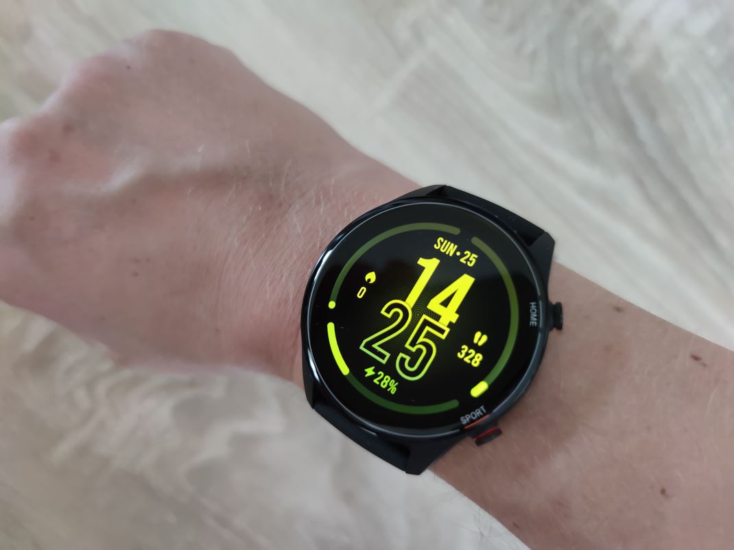 Xiaomi Mi Watch Ak máte radi veľké displeje, hodinky sú presne pre vás.