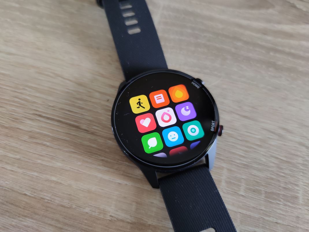 Xiaomi Mi Watch Aplikácií je dostatok, ale ďalšie už do hodiniek nenahráte.