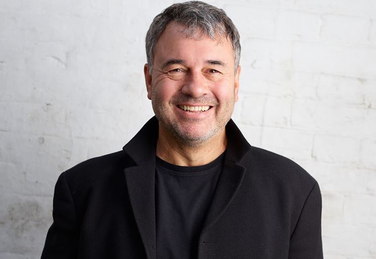 Autor Altered Carbon chce zmeni multiplayerov FPS