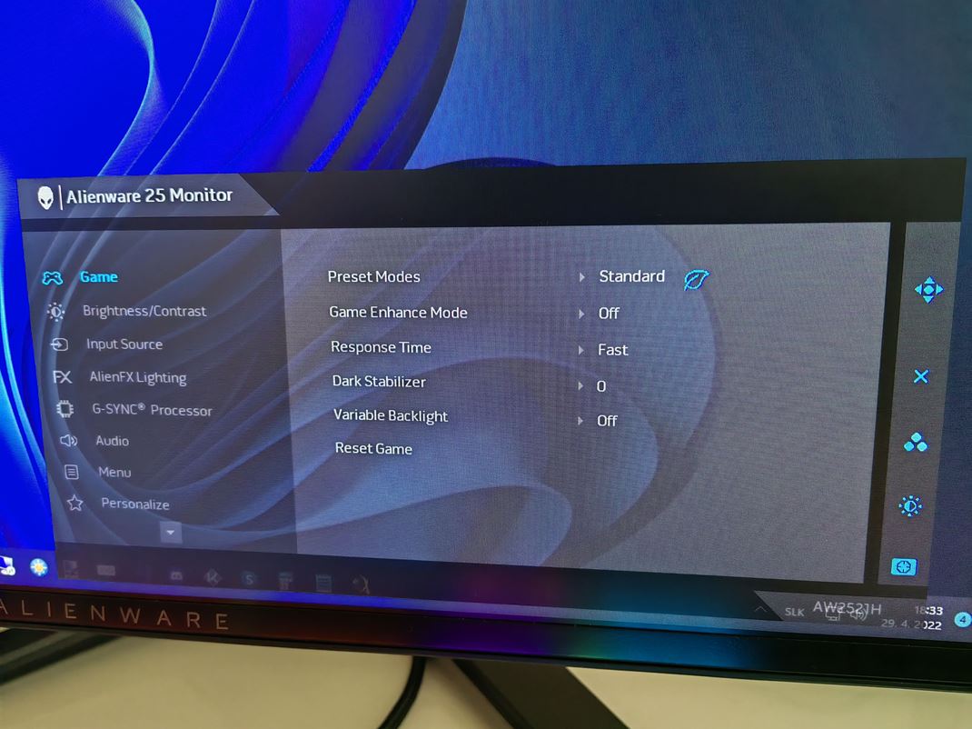 Alienware 24.5 AW2521H - 360Hz eSports monitor Menu je bohaté a nechýbajú Gsync možnosti, vrátane reflexu.