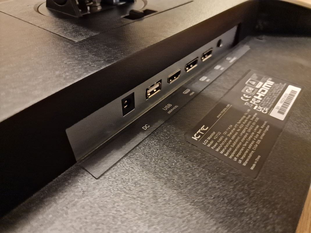 KTC H27T22 - hern 1440p monitor Portov je dostatok, prekvapivo dva DP porty a jeden HDMI