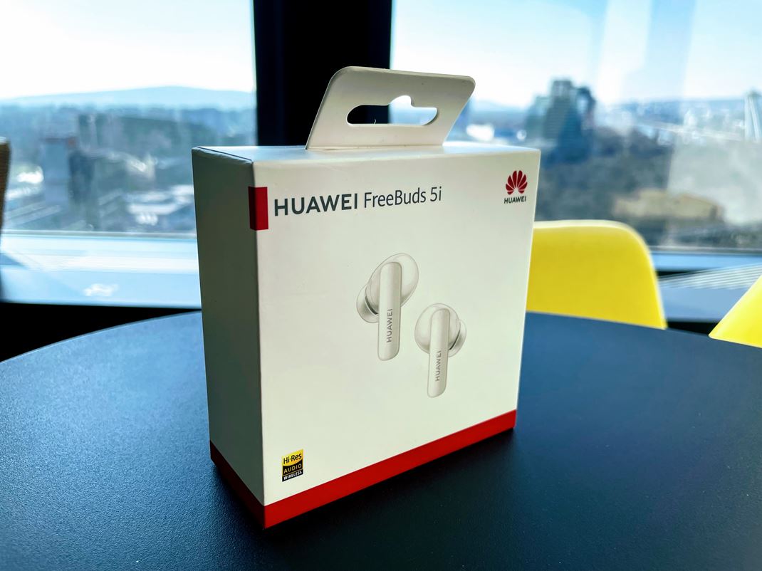 Huawei Freebuds 5i Jednoduché a kvalitne spracované balenie