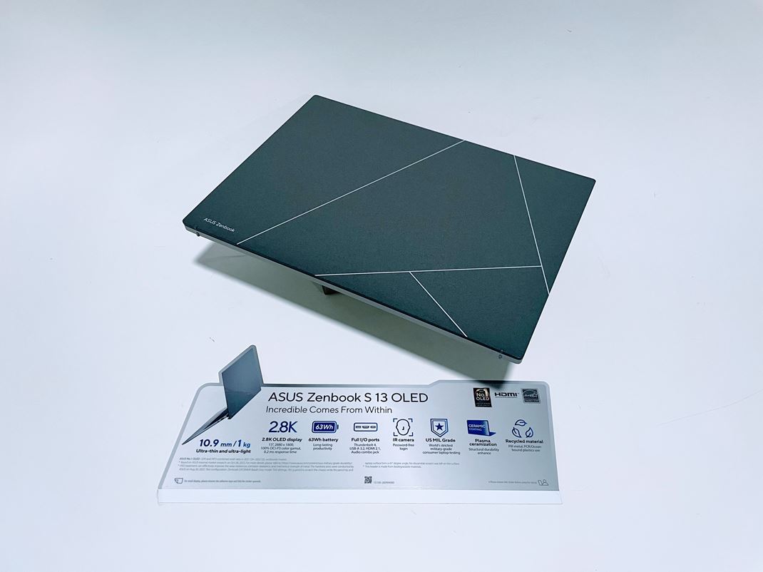 ASUS Zenbook S 13 OLED Hliníková vrchná časť s netradičným dizajnom zaujme na prvý pohľad