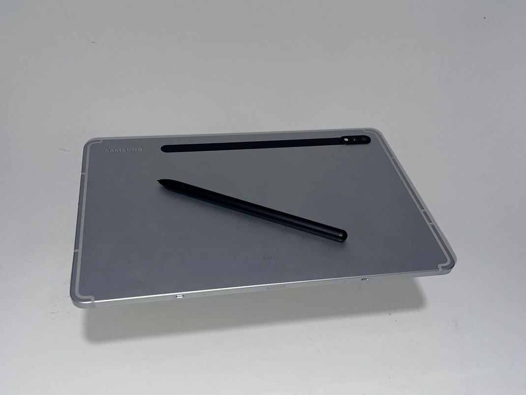 Samsung Galaxy Tab S8 Elegantn dizajn zadnej strany s priestorom na nabjanie S Pen