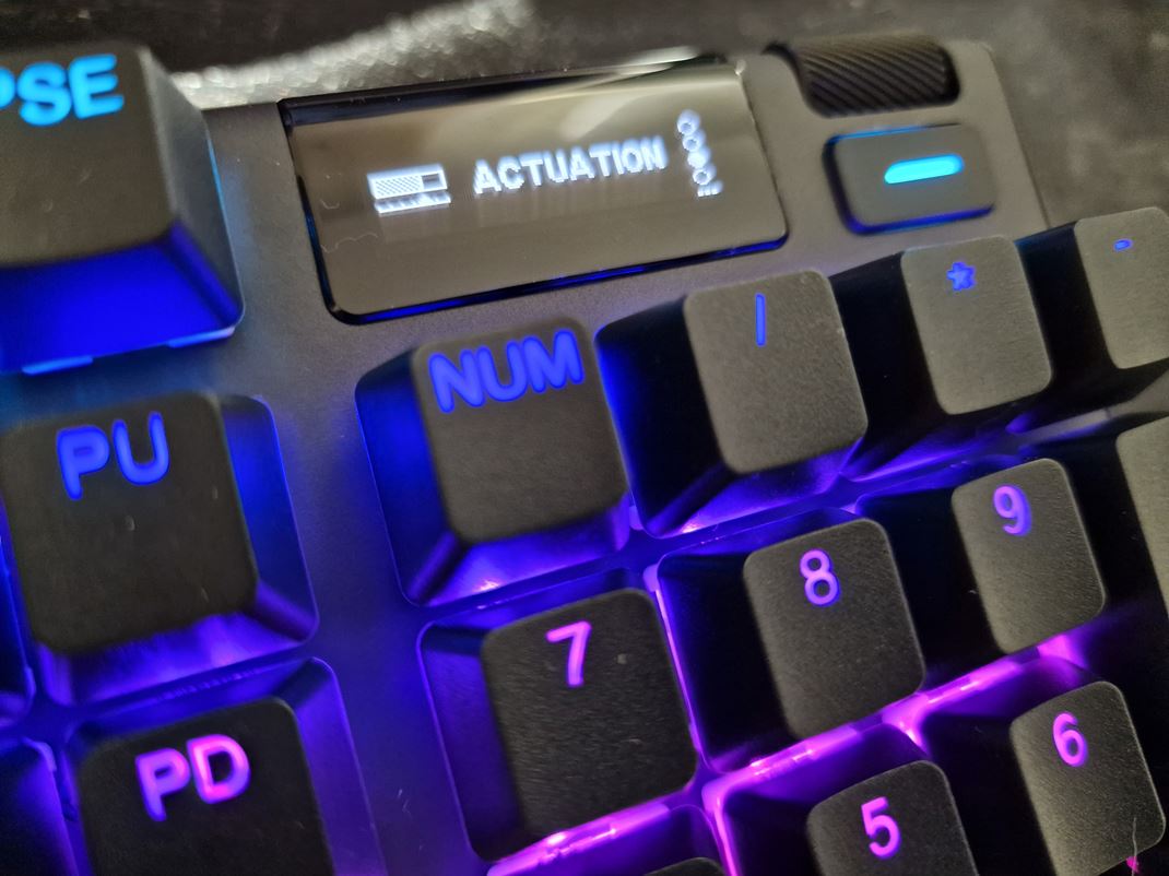 Steelseries Apex Pro Gen 3  Displej nechba a mete si nm rovno klvesnicu nastavova, a to aj vku zopnutia switchov.