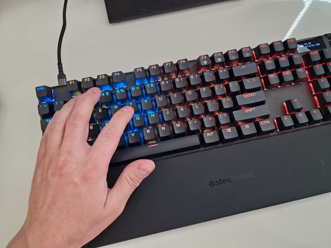 Steelseries Apex Pro Gen 3  Softvr ponka mnostvo monosti nastavenia switchov, riei aj sasn nastavenia klvesov, ochranu okolitch klvesov pred nhodnm stlaenm.