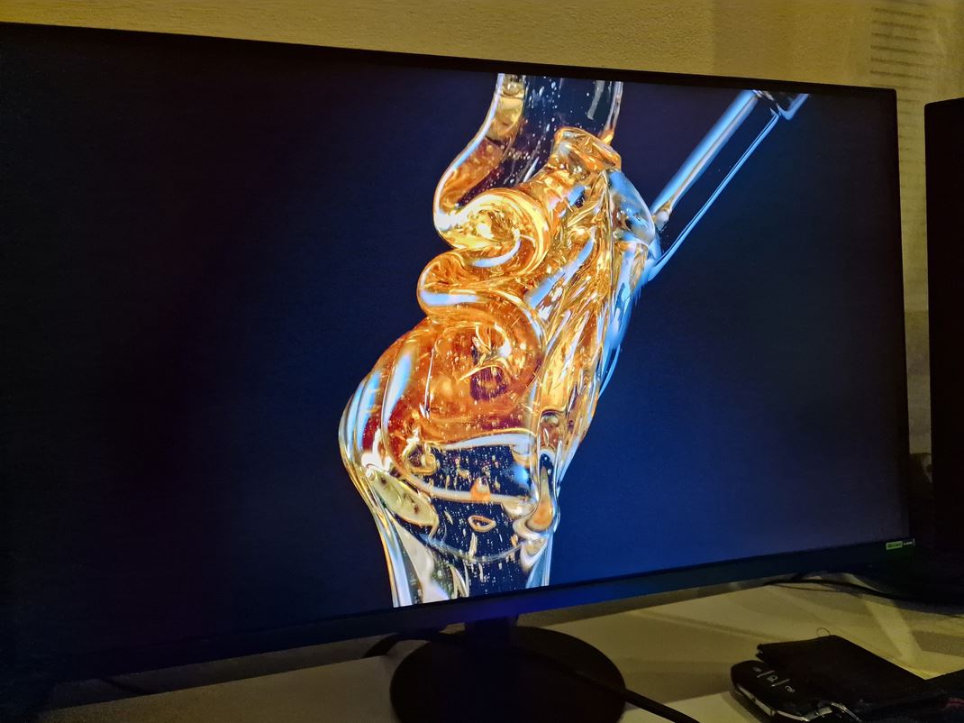 Sony Inzone M9 II  - 4K/160Hz Mini LED monitor Pri čiernej farbe vidieť bloom Mini LED zón.