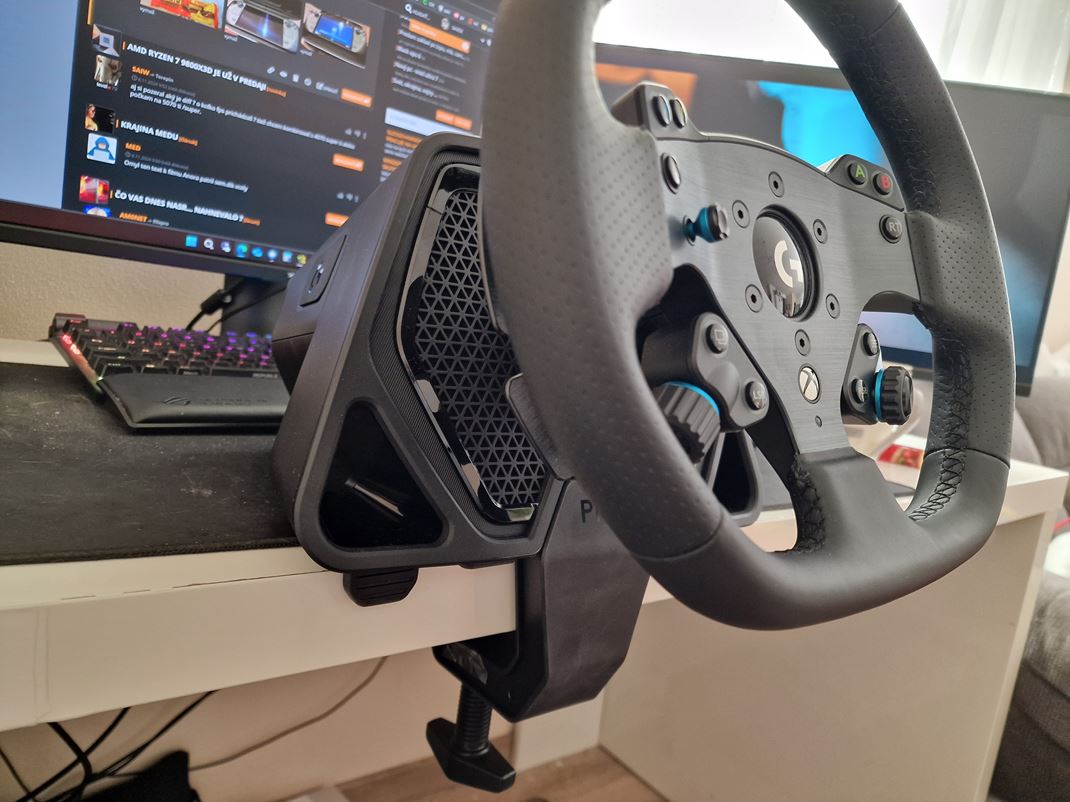 Logitech PRO Racing Wheel + RS Wheel Hub Pripoji ho viete rovno aj na stl, ale pozor, 11nm sila vm ho me rozbi