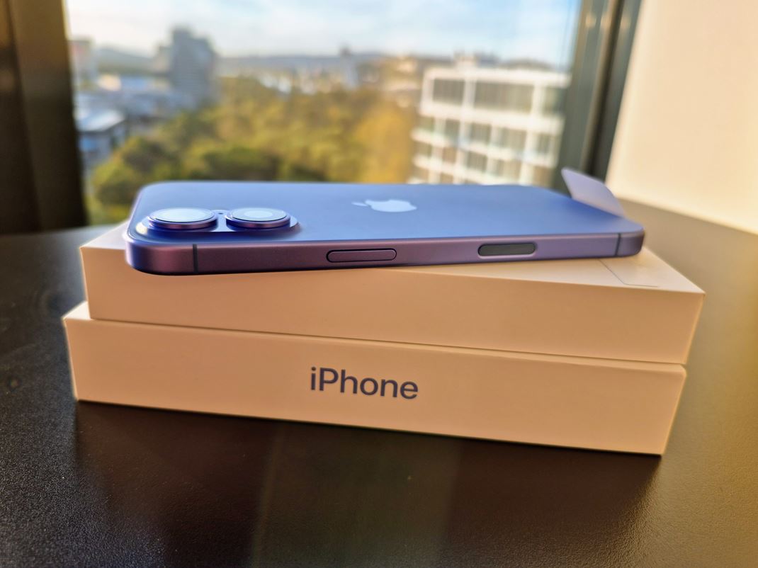 iPhone 16