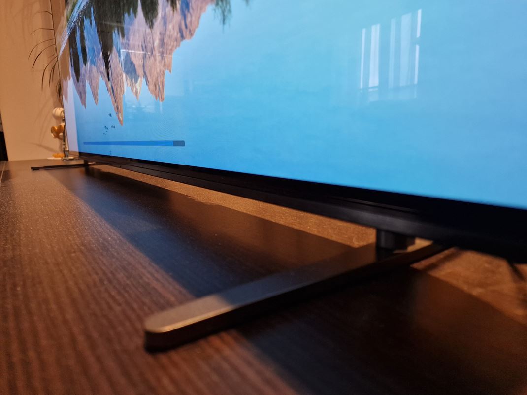 Bravia 8 OLED TV Dostanete klasick noiky s monosou nastavenia vky a aj ich presunu na stred.