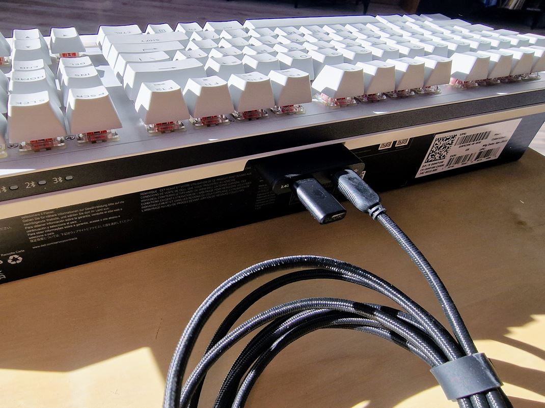 Hern klvesnica Alienware 920K  Magnetick konektor vm sprjemn pouvanie klvesnice
