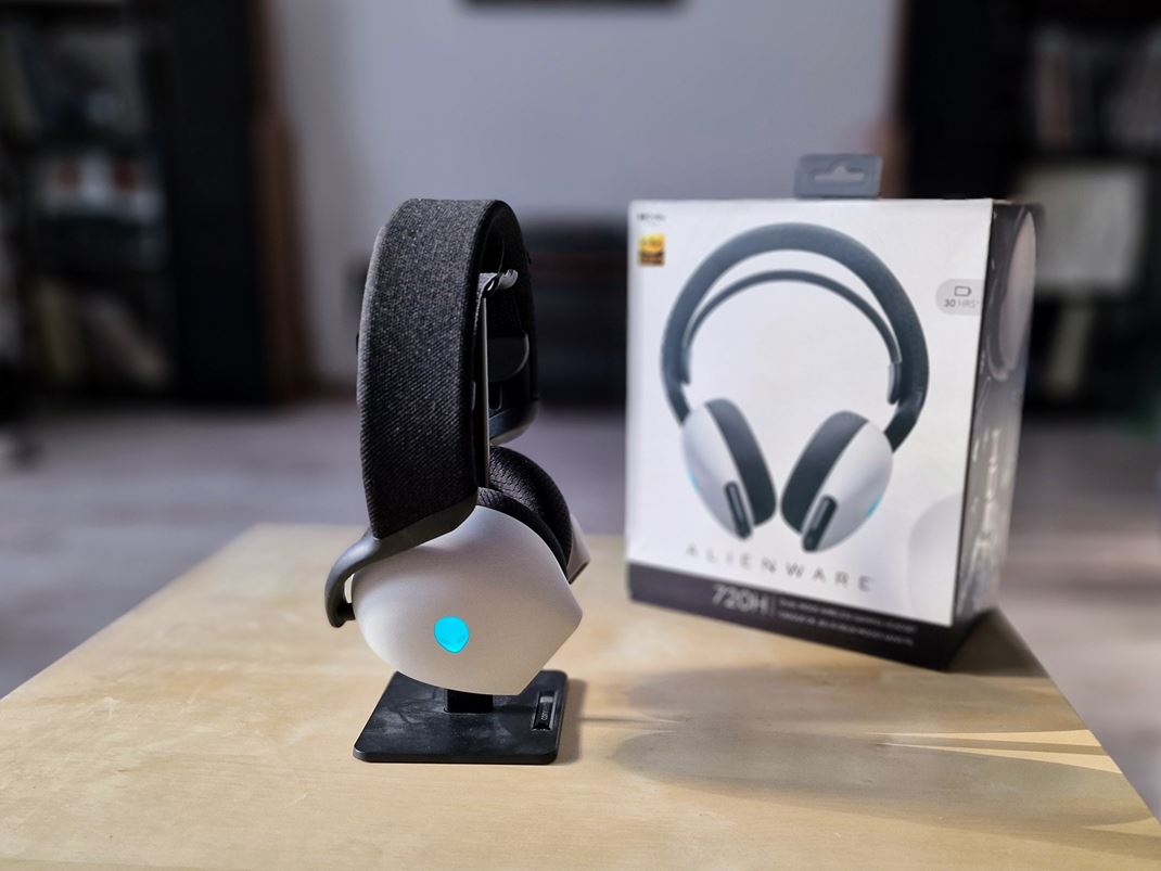 Alienware 720H - wireless hern headset Slchadlm dominuje ltka a plast