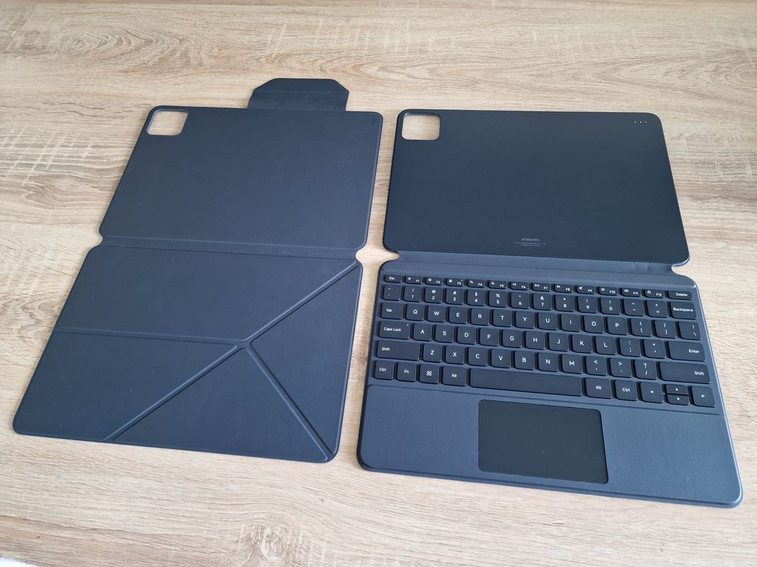 Xiaomi Mi Pad 6S Pro 12.4 Dostupn je ako zkladn obal, tak aj klvesnicov.