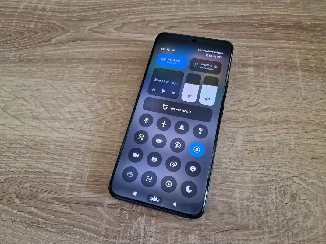 Xiaomi 14 Ultra HyperOS nadstavba na aAndroid je decentm upgradom MIUI.