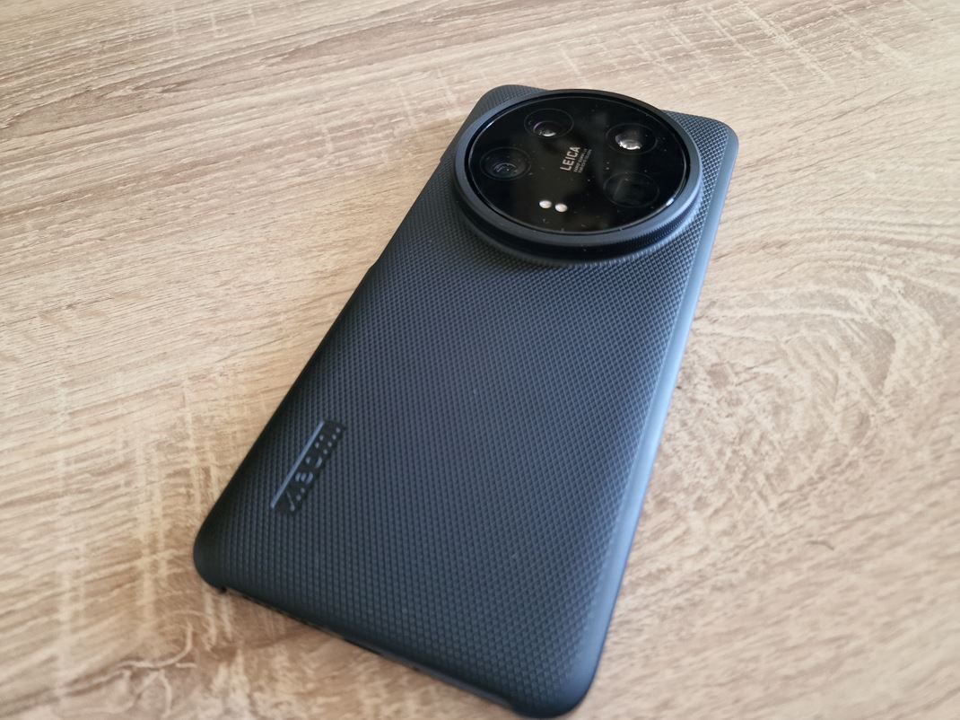Xiaomi 14 Ultra tandardne je v balen aj umelohmotn obal