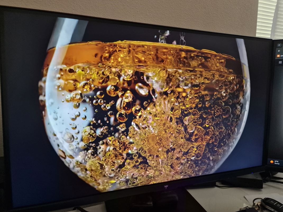 KTC H27P22S - lacný herný 4K/160Hz monitor Monitor má aj základné 400 nitové HDR