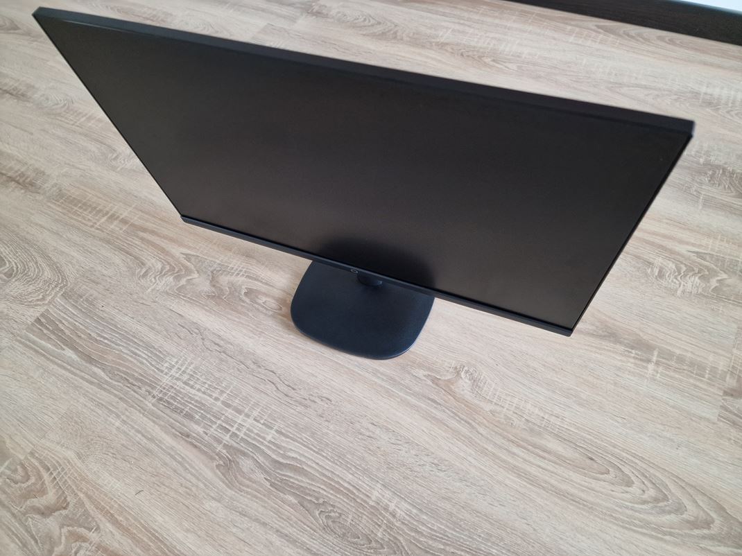 Cooler Master GA2701S Dizajnovo je jednoduch, ale plne posta.
